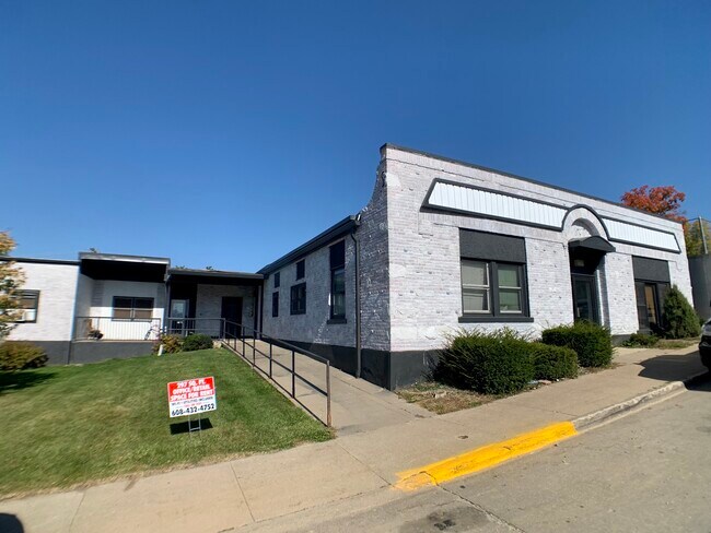 Building Photo - 315 E Mineral St