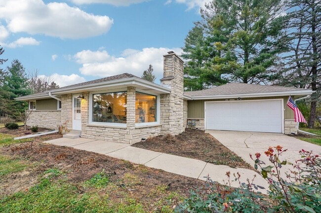 Foto del edificio - N45W24568 Lindsay Rd