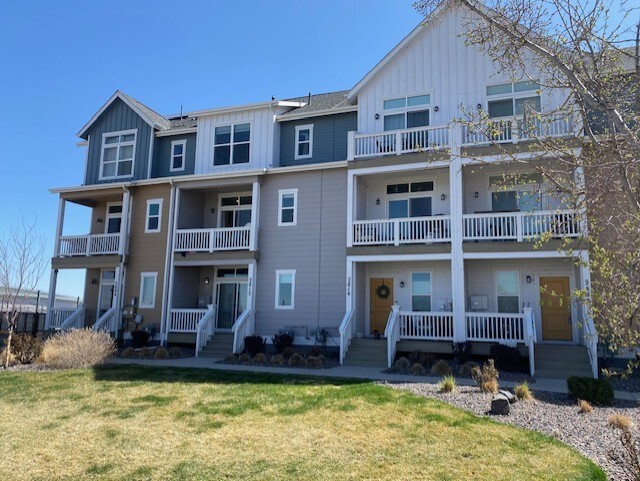 Primary Photo - 2816 S Fox Ct