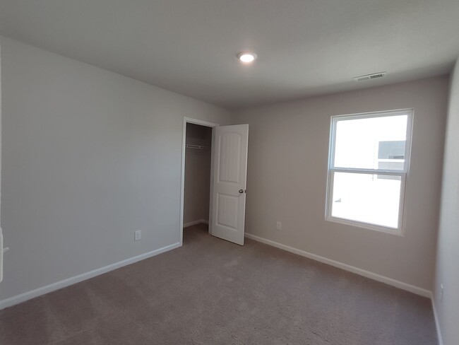 Foto del edificio - BRAND-NEW Townhome Located in Sanford- Min...