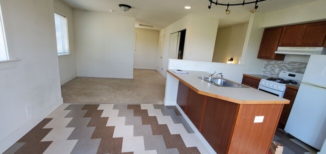 Building Photo - 1107 High St