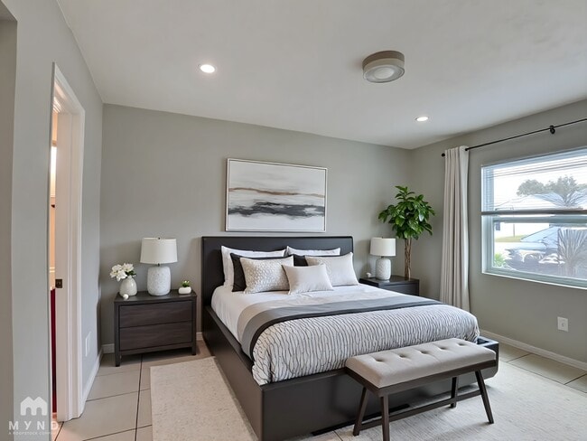 Building Photo - 628 Royal Palm Dr