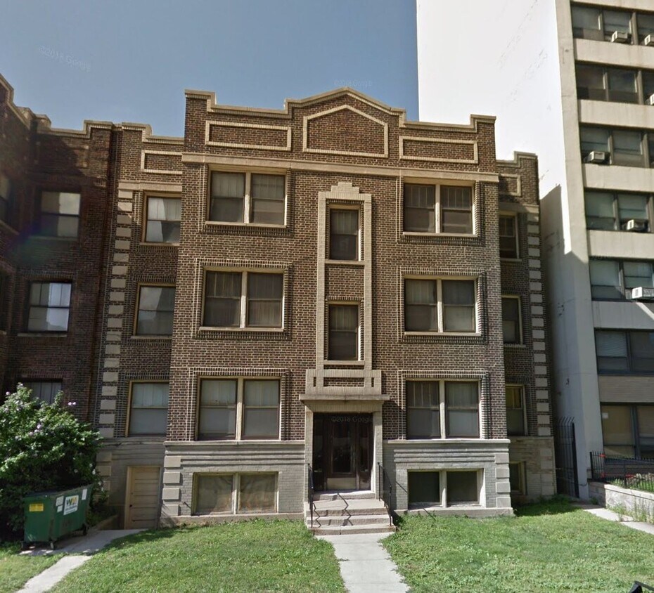 Primary Photo - New Renovation 2 BR/2 BA right by the lake!