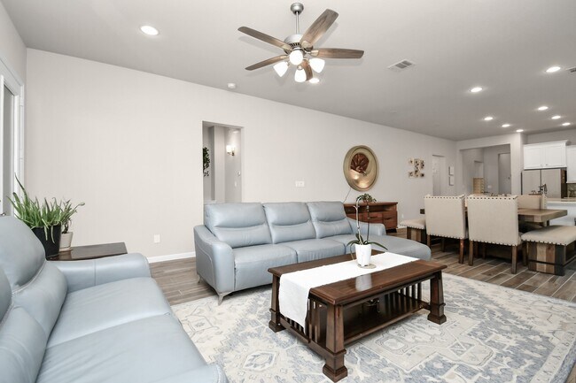 Foto del edificio - 5043 Morrison Dr