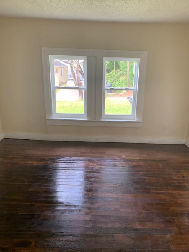 Foto del edificio - 2433 Cecil Ave