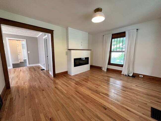 Building Photo - John Ball Park Awesome 4 Bed and 2 Bath Home