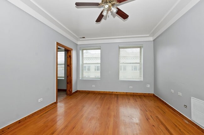 Interior Photo - 6237-45 Kedzie