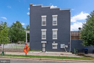 Building Photo - 141 Uhland Terrace NE