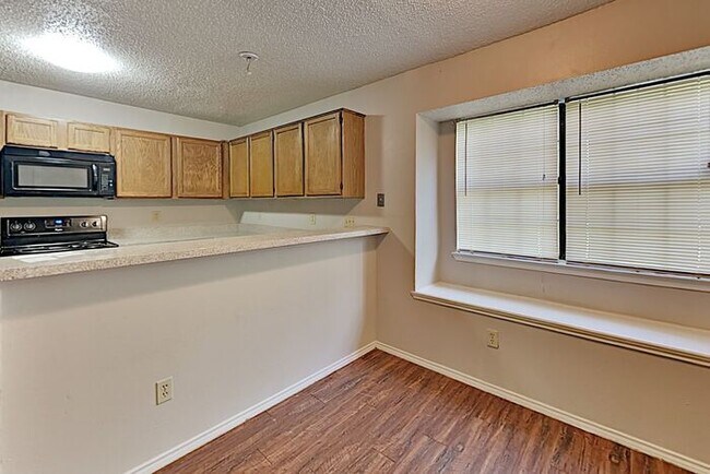 Building Photo - No App Fee.