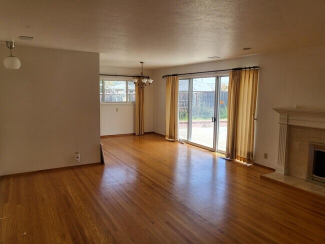 Building Photo - 1538 Belleville Way