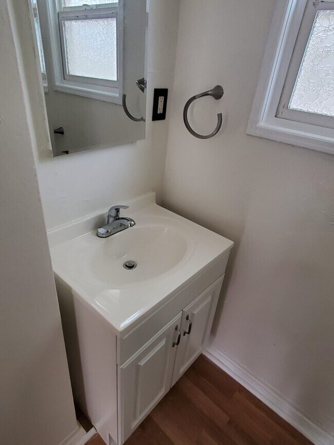 Foto del edificio - 1327 N Orange Dr