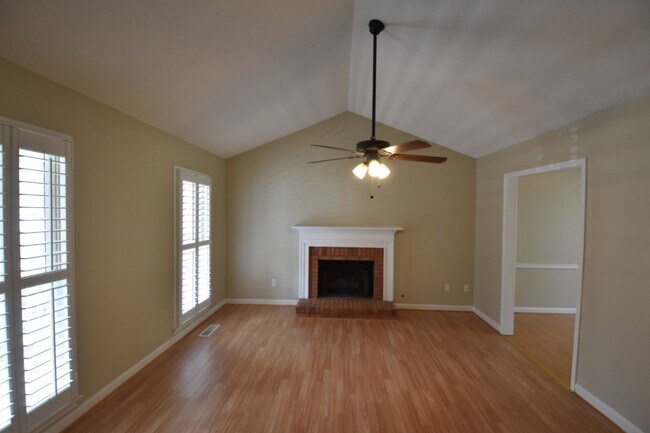 Foto del edificio - 2106 Glenellen Dr NW