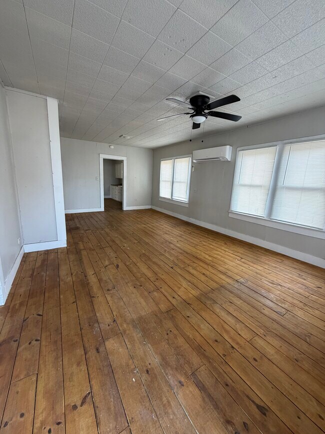 Foto del edificio - 905 W Main St