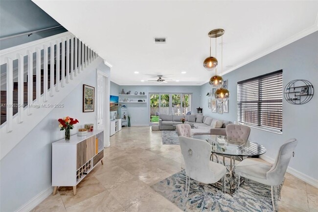 Building Photo - 853 SW 11th Ct