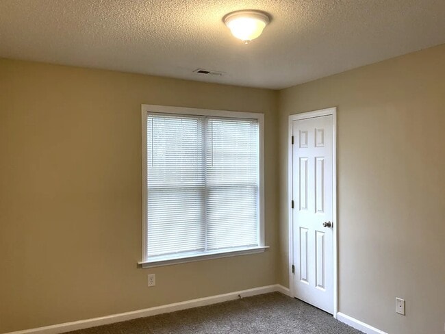 Building Photo - 73 Cross Ridge Dr