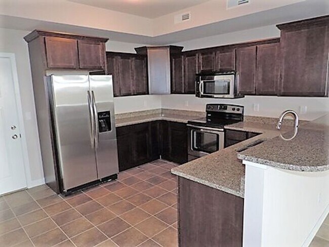 Building Photo - $1,725 | 3 Bedroom, 3 Bathroom Townhome | ...