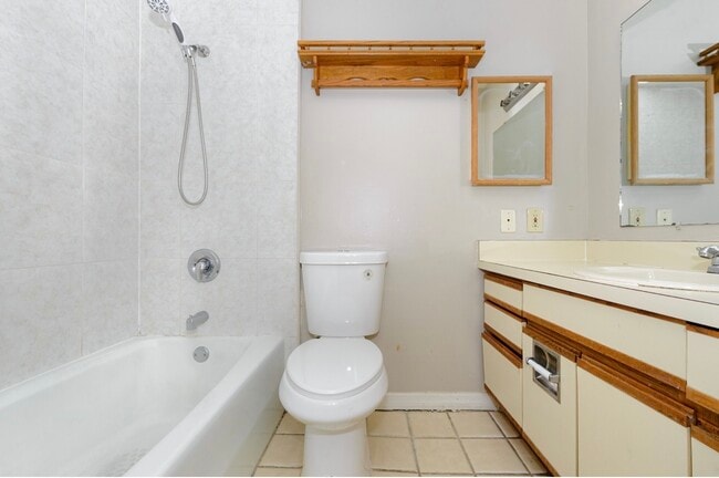 Building Photo - 1023 Spring Meadow Dr