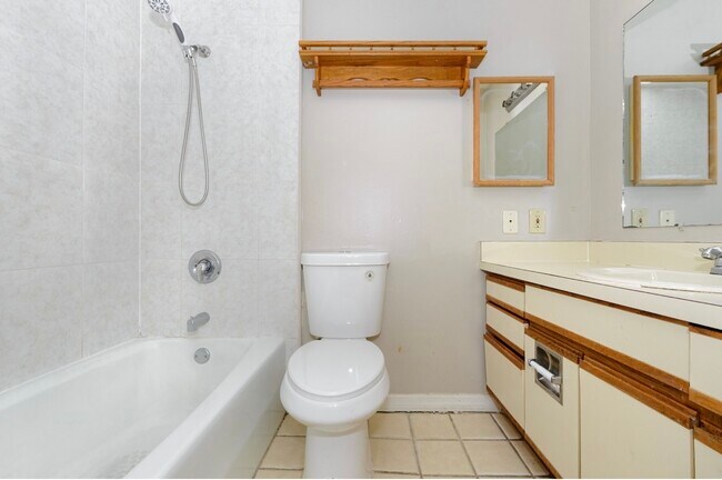 Foto del edificio - 1023 Spring Meadow Dr
