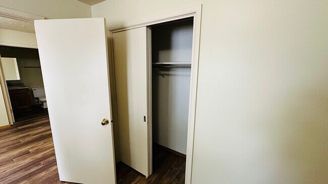 Foto del edificio - Williams Ave Apartments