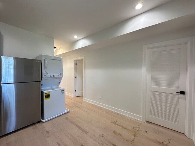 Foto del edificio - 2943 N Gresham Ave