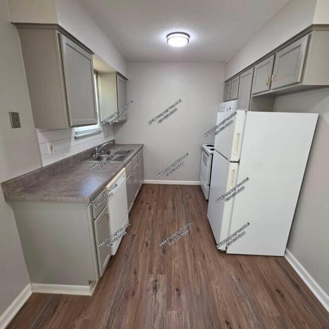 Foto del edificio - 408 NE Westwind Dr