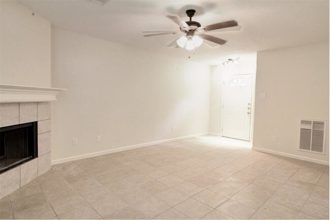 Building Photo - 6306 Foxhunter Rd