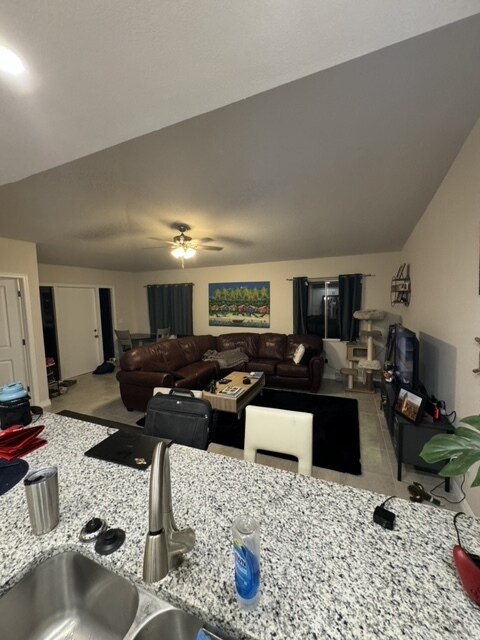 Foto del edificio - 17327 Birchwood Ln