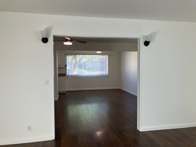 Building Photo - 137 Lomita Ave