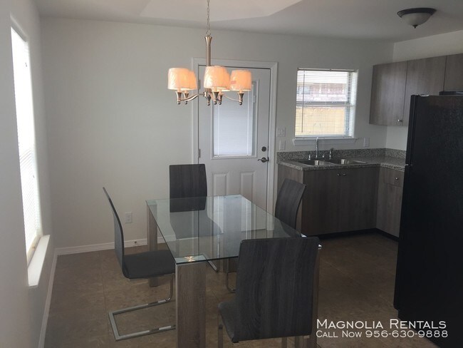 Building Photo - Tulipan Villas Apartment