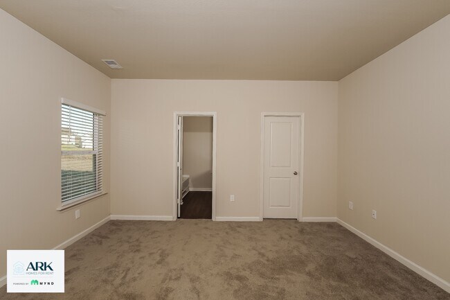 Foto del edificio - 450 Clover Cir