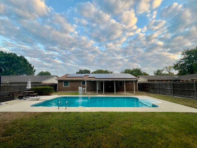 Foto del edificio - 6012 Highcrest Dr