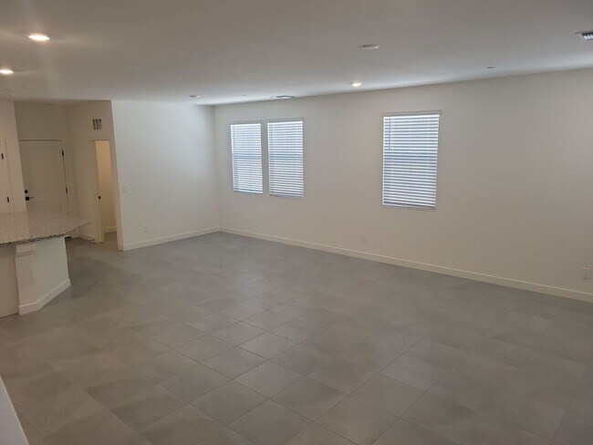 Building Photo - NEVER LIVED IN 3BD INSPIRADA TOWNHOME!