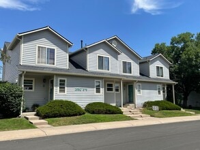 Building Photo - 2950 Neil Dr