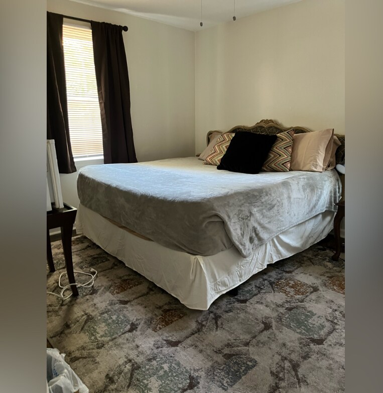 Foto principal - 529 S Azalea Rd