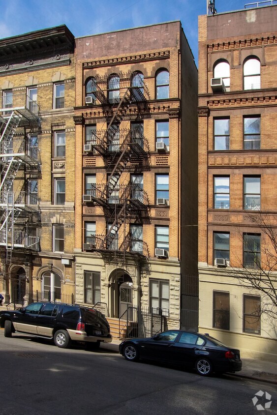 Foto del edificio - 303 W 111th St