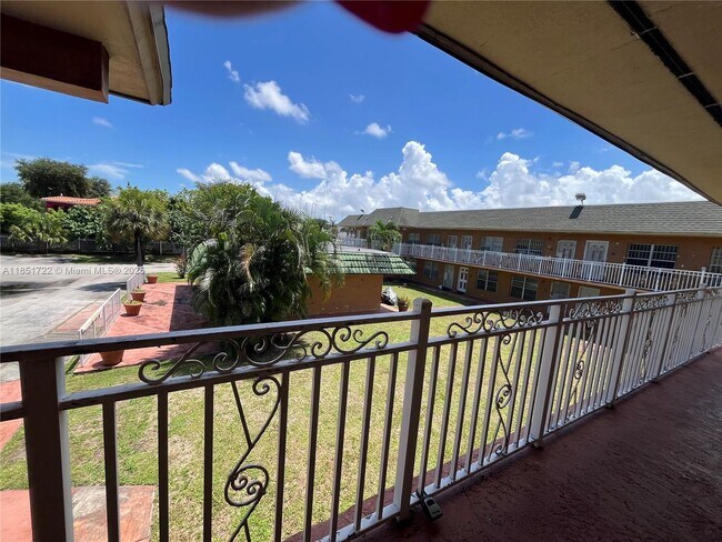 Foto del edificio - 271 NW 177th St