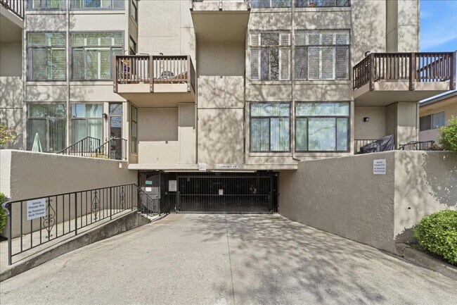 Foto del edificio - 11 Hayward Ave