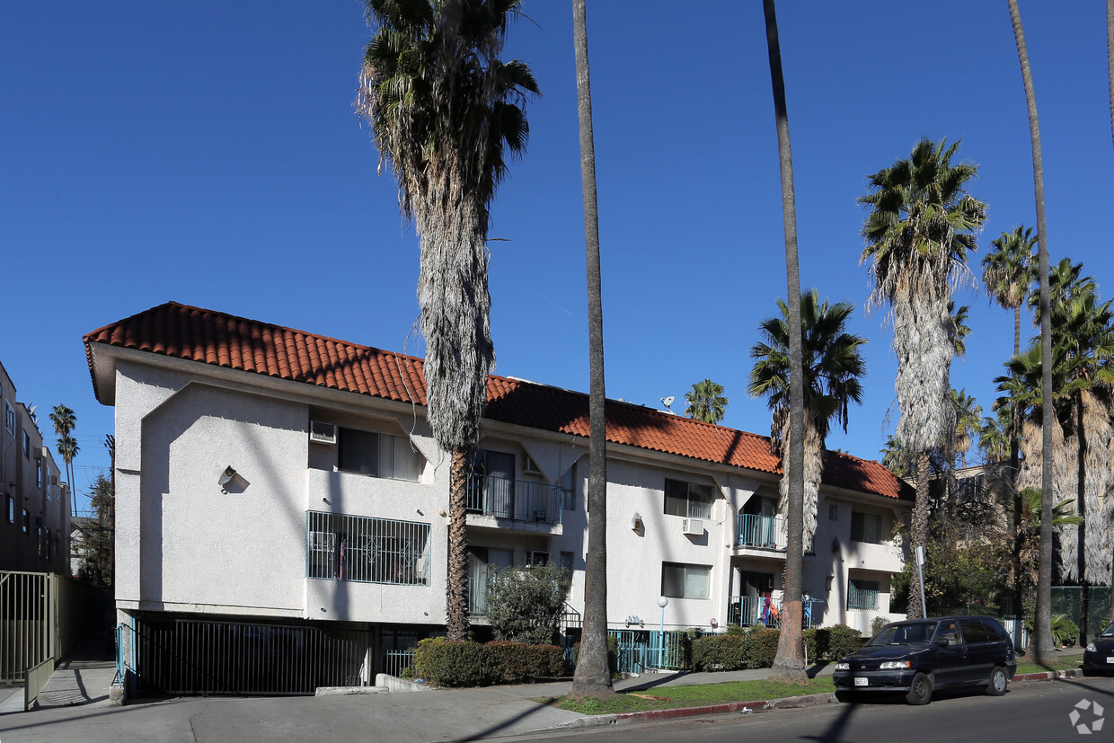 Primary Photo - Westmoreland Apartments