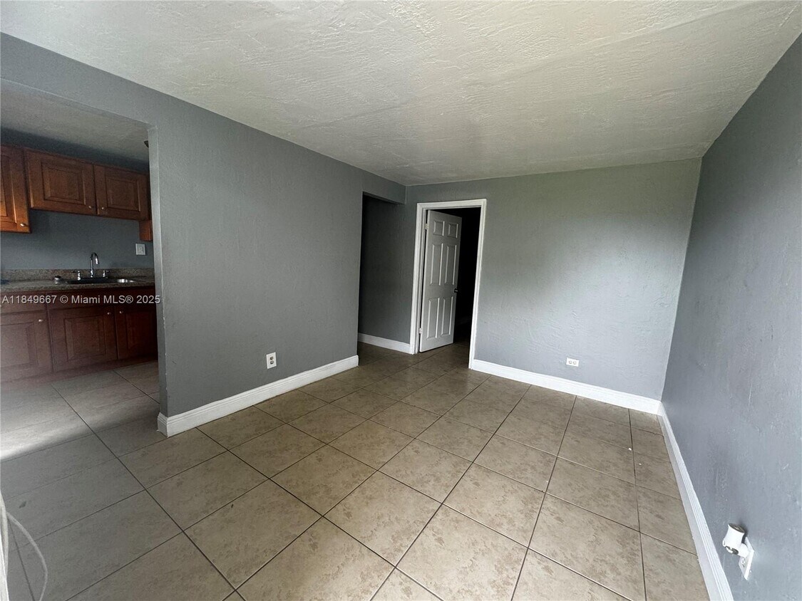 Foto principal - 4017 SW 24th St