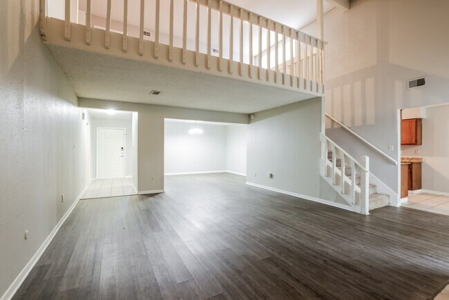 Building Photo - 13519 Dripping Springs Dr
