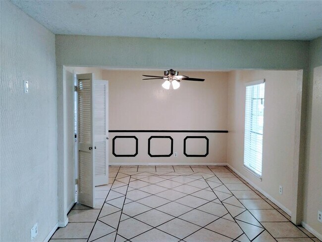 Foto del edificio - 9227 Claridge Dr