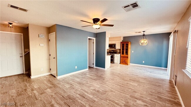 Building Photo - 722 Peregrine Falcon St