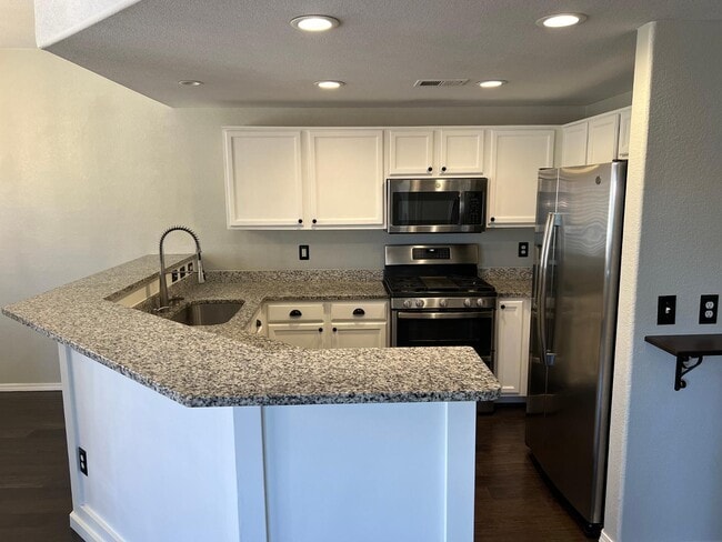 Building Photo - 6800 Vista Del Norte Dr NE