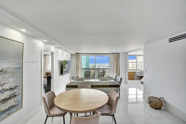 Foto del edificio - 6039 Collins Ave