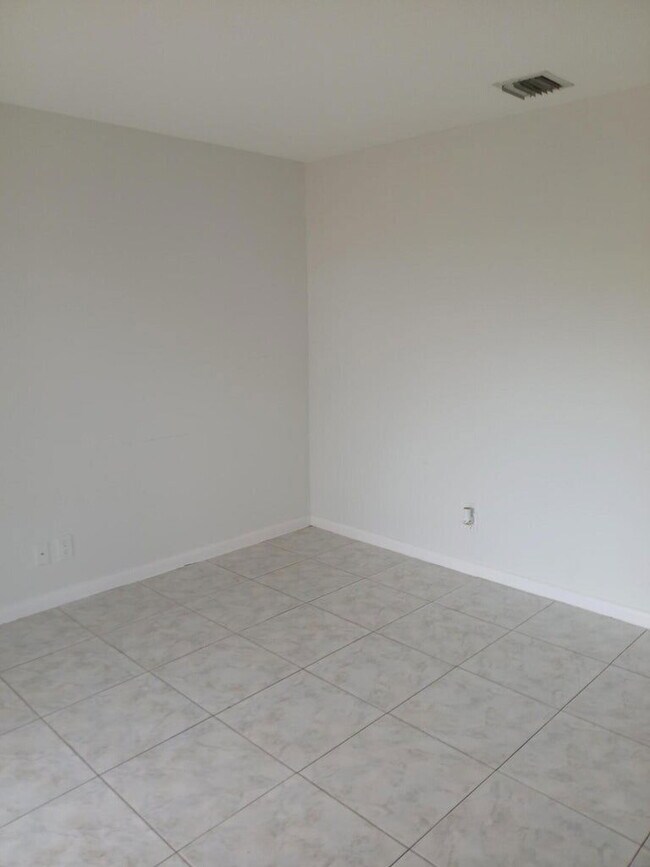 Foto del edificio - 441 Cypress Way W