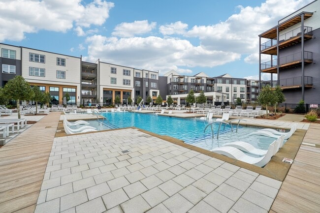 Building Photo - Colina Hillside