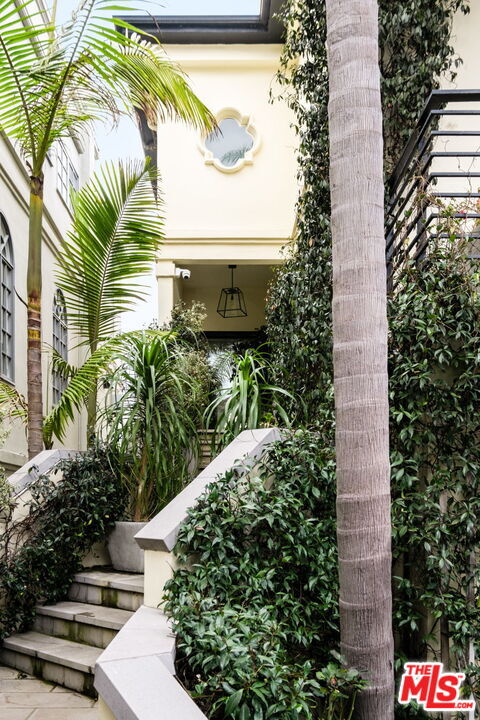 Foto del edificio - 129 Outrigger Mall