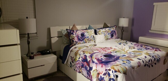 Master suite with walk-in closet - 91-3410 Apiapi St