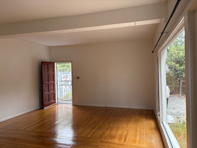 Foto del edificio - Beautiful Remodeled Berkeley 3 Bedroom Dup...