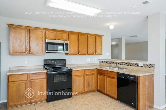 Building Photo - 9053 Trail Blazer Dr